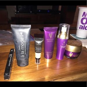 Younique Items / Lot